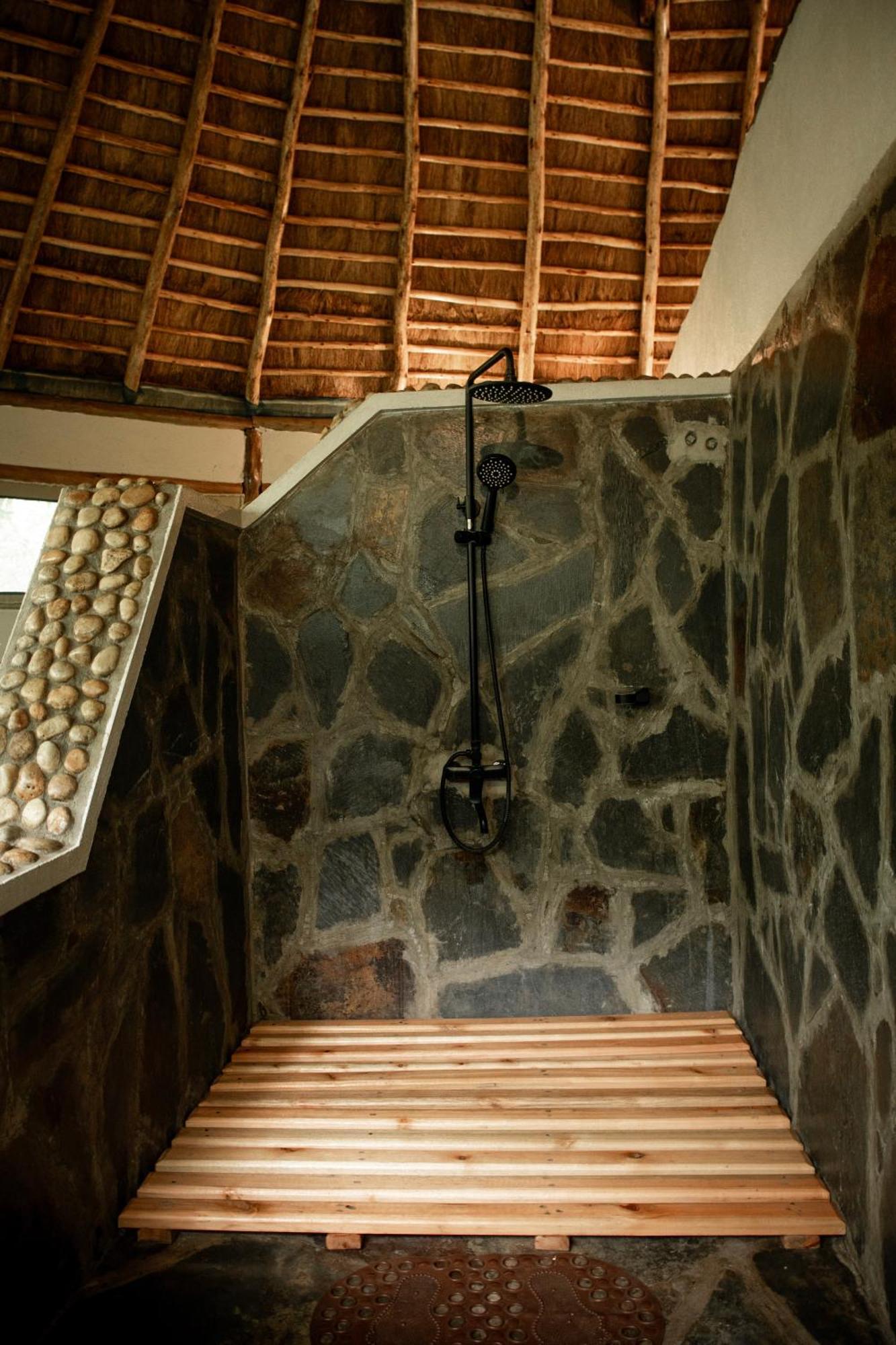 Embogo Safari Lodges Katoke Esterno foto